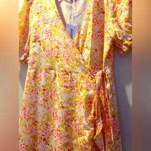 Very pretty Emory Park floral wrap dress.